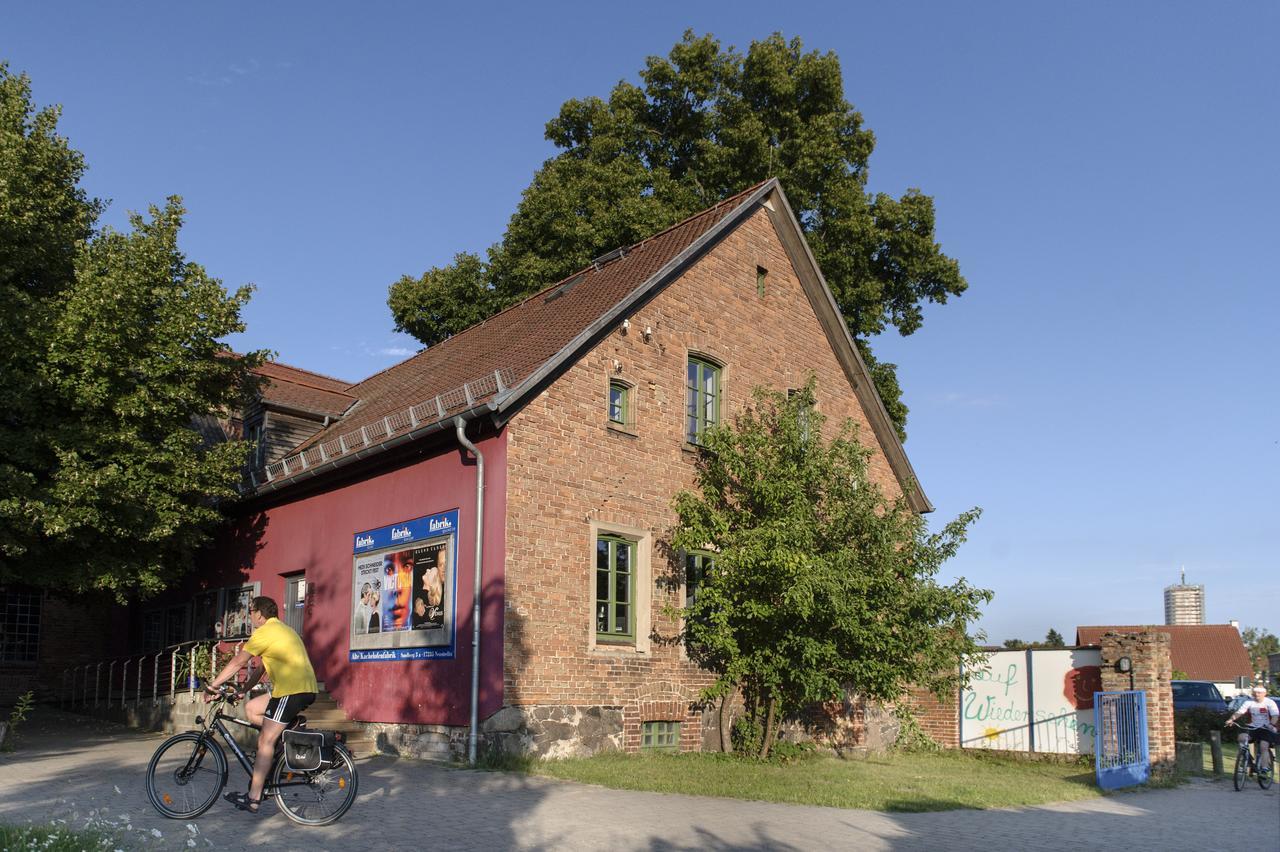 Basiskulturfabrik Oeko-Hotel Neustrelitz Exteriör bild