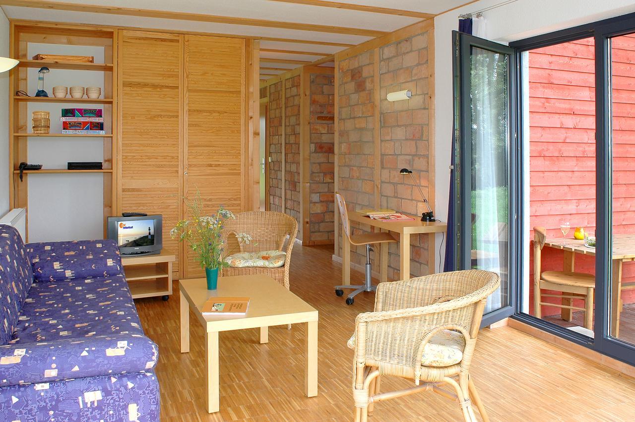 Basiskulturfabrik Oeko-Hotel Neustrelitz Exteriör bild
