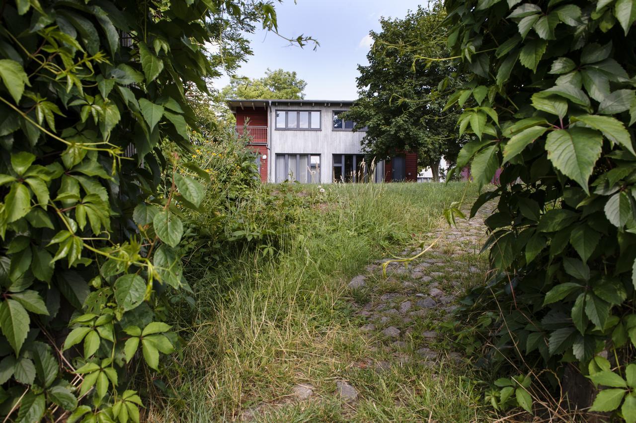 Basiskulturfabrik Oeko-Hotel Neustrelitz Exteriör bild
